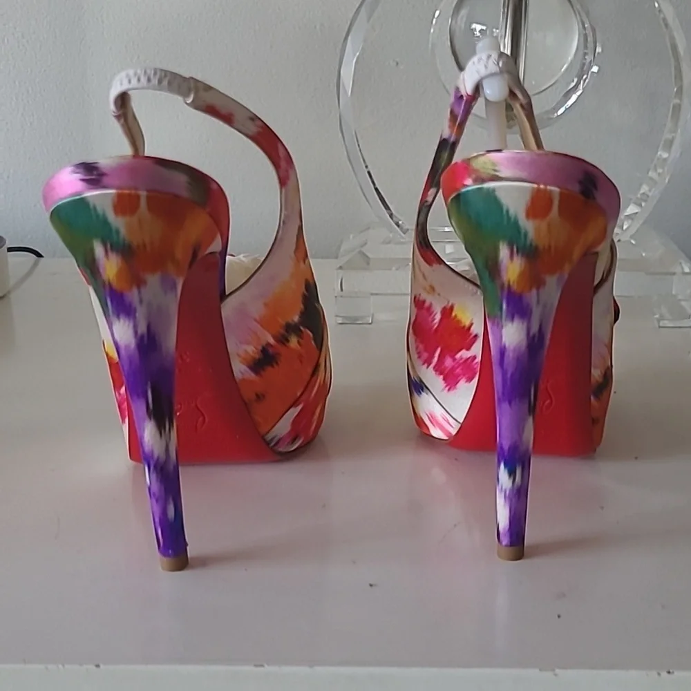 CHRISTIAN LOUBOUTIN Sandals - Picture 9 of 16